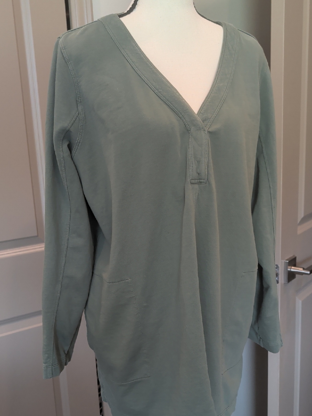 J. Jill Sage Green V-Neck Long Sleeve Tunic